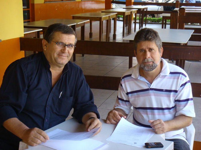 Imagem Presidente da Câmara, Vanderlei Zampieri com o Diretor Regional do DER, Danilo Dezan (21/08/2007) Selecione a Imagem
