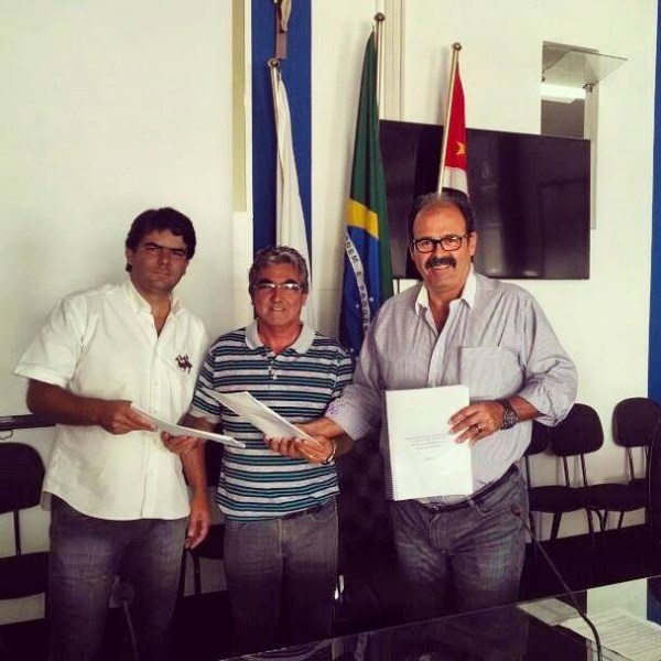 Imagem Prefeito Paulo Ronan entrega Plano Municipal de Turismo Selecione a Imagem